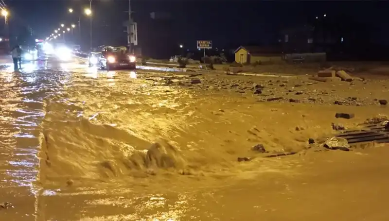 Konya ve Ankara'yı Vuran Sel Felaketi: Hayat Durdu